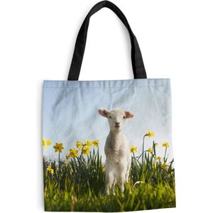 MuchoWow® Schoudertas - Strandtas - Big Shopper - Boodschappentas - Lammetje tussen de gele bloemen - 45x45 cm - Katoenen tas