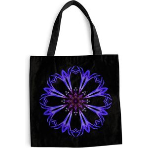 MuchoWow® Schoudertas - Strandtas - Big Shopper - Boodschappentas - Een blauwe bloem mandala op een zwarte achtergrond - 40x40 cm - Katoenen tas
