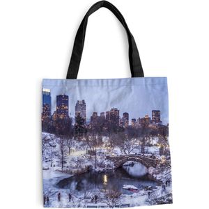 MuchoWow® Schoudertas - Strandtas - Big Shopper - Boodschappentas - Central Park in de winter - 45x45 cm - Katoenen tas