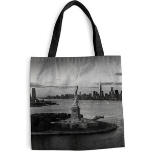 MuchoWow® Schoudertas - Strandtas - Big Shopper - Boodschappentas - Vrijheidsbeeld en skyline van New York -zwart-wit - 40x40 cm - Katoenen tas
