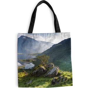 MuchoWow® Schoudertas - Strandtas - Big Shopper - Boodschappentas - Kleurrijke afbeelding van een berglandschap - 45x45 cm - Katoenen tas