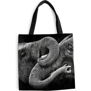 MuchoWow® Schoudertas - Strandtas - Big Shopper - Boodschappentas - Knuffelende olifanten in zwart-wit - 45x45 cm - Katoenen tas