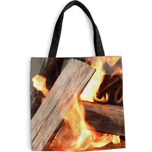 MuchoWow® Schoudertas - Strandtas - Big Shopper - Boodschappentas - Brandend hout bij een open haard - 40x40 cm - Katoenen tas