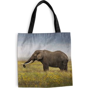 MuchoWow® Schoudertas - Strandtas - Big Shopper - Boodschappentas - Olifant - Dieren - Bloemen - Gras - Natuur - 45x45 cm - Katoenen tas