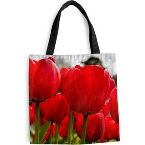 MuchoWow® Schoudertas - Strandtas - Big Shopper - Boodschappentas - Close-up van rode tulpen - 40x40 cm - Katoenen tas
