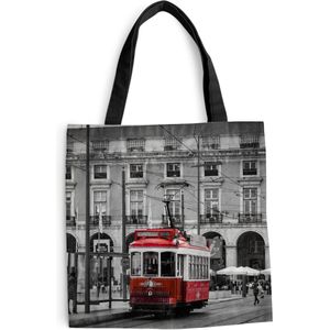 MuchoWow® Schoudertas - Strandtas - Big Shopper - Boodschappentas - Zwart-wit foto met een rode tram - 45x45 cm - Katoenen tas