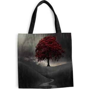 MuchoWow® Schoudertas - Strandtas - Big Shopper - Boodschappentas - Een zwart-wit foto met een grote rode boom - 40x40 cm - Katoenen tas