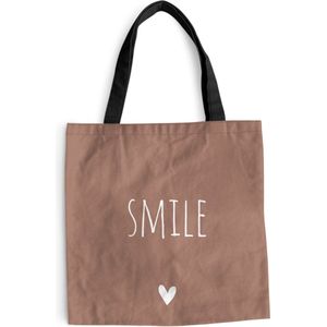 MuchoWow® Schoudertas - Strandtas - Big Shopper - Boodschappentas - Engelse quote ""Smile"" op een bruine achtergrond - 45x45 cm - Katoenen tas