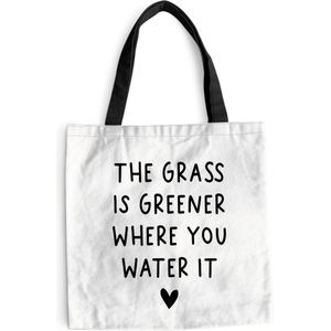 MuchoWow® Schoudertas - Strandtas - Big Shopper - Boodschappentas - Engelse quote ""The grass is greener where you water it"" met een hartje tegen een witte achtergrond - 45x45 cm - Katoenen tas