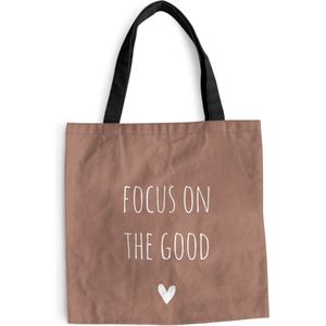 MuchoWow® Schoudertas - Strandtas - Big Shopper - Boodschappentas - Engelse quote ""Focus on the good"" met een hartje tegen een bruine achtergrond - 40x40 cm - Katoenen tas