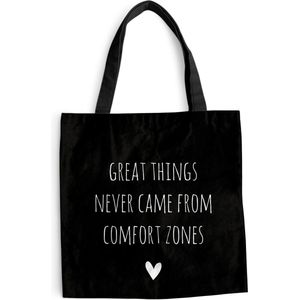 MuchoWow® Schoudertas - Strandtas - Big Shopper - Boodschappentas - Engelse quote ""Great things never came from comfort zones"" tegen een zwarte achtergrond - 45x45 cm - Katoenen tas