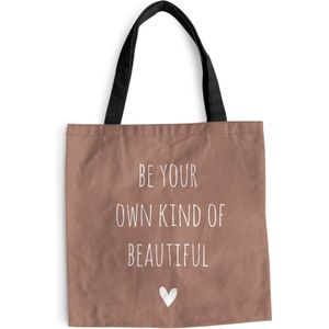 MuchoWow® Schoudertas - Strandtas - Big Shopper - Boodschappentas - Engelse quote ""Be your own kind of beautiful"" met een hartje tegen een bruine achtergrond - 40x40 cm - Katoenen tas