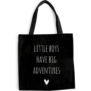 MuchoWow® Schoudertas - Strandtas - Big Shopper - Boodschappentas - Engelse quote ""Little boys have big adventures"" met een hartje tegen een zwarte achtergrond - 40x40 cm - Katoenen tas