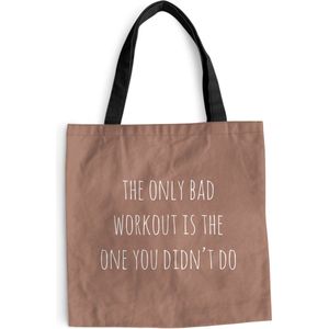 MuchoWow® Schoudertas - Strandtas - Big Shopper - Boodschappentas - Engelse quote ""The only bad workout is the one you didn't do"" tegen een bruine achtergrond - 45x45 cm - Katoenen tas