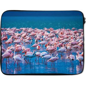 Laptophoes 17 inch - Flamingo - Water - Tropisch - Water - Roze - Laptop sleeve - Binnenmaat 42,5x30 cm - Zwarte achterkant