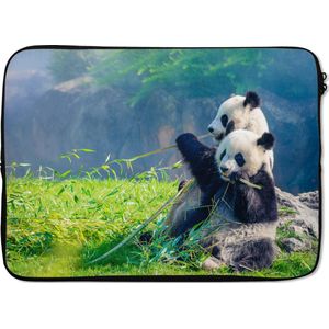 Laptophoes 14 inch - Panda - Bamboe - Gras - Dieren - Laptop sleeve - Binnenmaat 34x23,5 cm - Zwarte achterkant