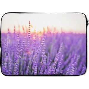 Laptophoes 13 inch - Lavendel - Close-up - Paars - Bloemen - Laptop sleeve - Binnenmaat 32x22,5 cm - Zwarte achterkant