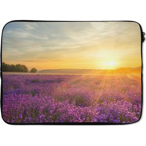 Laptophoes 13 inch - Lavendel - Zonsondergang - Bomen - Paars - Laptop sleeve - Binnenmaat 32x22,5 cm - Zwarte achterkant