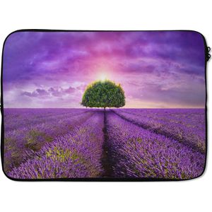 Laptophoes 13 inch - Lavendel - Boom - Paars - Wolken - Laptop sleeve - Binnenmaat 32x22,5 cm - Zwarte achterkant