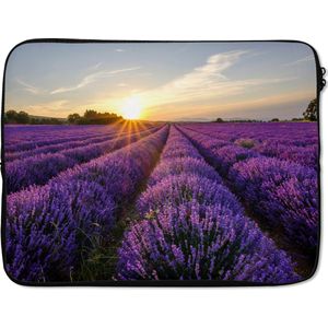 Laptophoes 17 inch - Lavendel - Bloemen - Zonsondergang - Paars - Laptop sleeve - Binnenmaat 42,5x30 cm - Zwarte achterkant
