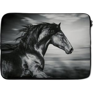 Laptophoes 13 inch - Paard - Dieren - zwart - Wit - Laptop sleeve - Binnenmaat 32x22,5 cm - Zwarte achterkant