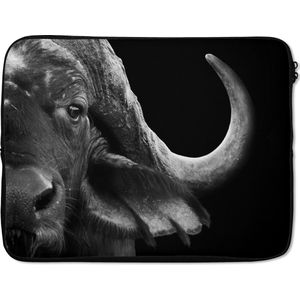 Laptophoes 17 inch - Buffalo - Dieren - Zwart - Wit - Laptop sleeve - Binnenmaat 42,5x30 cm - Zwarte achterkant