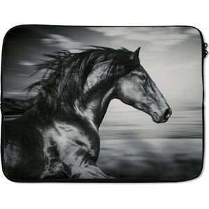 Laptophoes 15.6 inch - Paard - Dieren - zwart - Wit - Laptop sleeve - Binnenmaat 39,5x29,5 cm - Zwarte achterkant