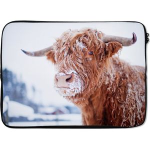 Laptophoes 13 inch - Schotse Hooglander - Sneeuw - Bruin - Laptop sleeve - Binnenmaat 32x22,5 cm