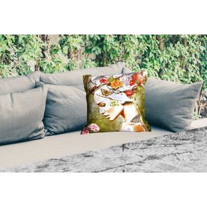Buitenkussen - Vrouw - Bloemen - Kleuren - Vlinders - Rozen - Hoofddoek - 45x45 cm - Weerbestendig