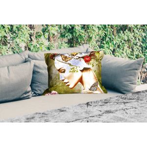 Buitenkussens - Tuin - Vrouw - Bloemen - Kleuren - Vlinders - Rozen - Hoofddoek - 50x30 cm