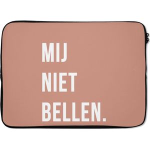 Laptophoes 13 inch - Quotes - Spreuken - Mij niet bellen. - Roze - Wit - Laptop sleeve - Binnenmaat 32x22,5 cm - Zwarte achterkant