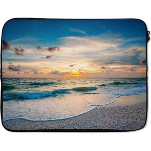 Laptophoes 17 inch - Strand - Zee - Zonsondergang - Laptop sleeve - Binnenmaat 42,5x30 cm - Zwarte achterkant