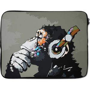 Laptophoes 15.6 inch - Schilderij - Aap - Koptelefoon - Olieverf - Laptop sleeve - Binnenmaat 39,5x29,5 cm - Zwarte achterkant