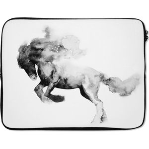 Laptophoes 17 inch - Schilderij - Paard - Dieren - Olieverf - Zwart - Wit - Laptop sleeve - Binnenmaat 42,5x30 cm - Zwarte achterkant