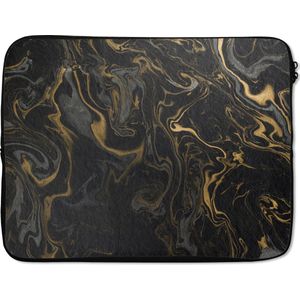 Laptophoes 15.6 inch - Marmer print - Textuur - Grijs - Goud - Marmer printlook - Luxe - Laptop sleeve - Binnenmaat 39,5x29,5 cm - Zwarte achterkant