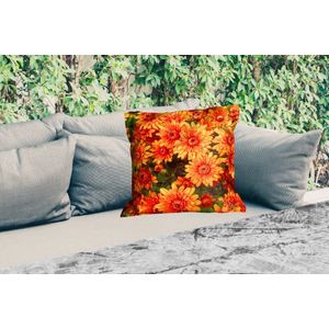 Buitenkussen Weerbestendig - Bloemen - Oranje - Chrysant - 50x50 cm