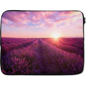 Laptophoes 17 inch - Lavendel - Bloemen - Frankrijk - Laptop sleeve - Binnenmaat 42,5x30 cm - Zwarte achterkant