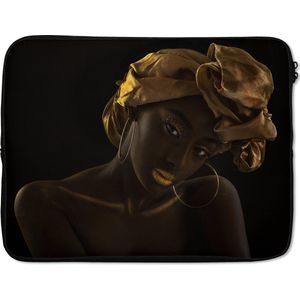 Laptophoes 17 inch - Vrouwen - Hoofddoek - Goud - Luxe - Laptop sleeve - Binnenmaat 42,5x30 cm - Zwarte achterkant