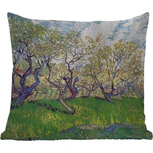 Sierkussen Buiten - Boomgaard met bloeiende pruimenbomen - Vincent van Gogh - 60x60 cm - Weerbestendig