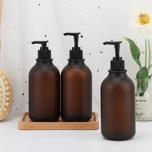 Lotion Dispenser, 3 stuks, 500 ml zeepdispenser voor shampoo, vloeibare zeep, douchegel, afwasmiddeldispenser om te vullen met etiketten, navulbare plastic fles voor keuken en badkamer, ronde amber