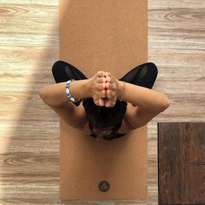 Yogamat Pro van kurk testwinnaar prijs/prestatie extra groot 200x66 cm getest met zeer goed draagriem en yogatas inbegrepen