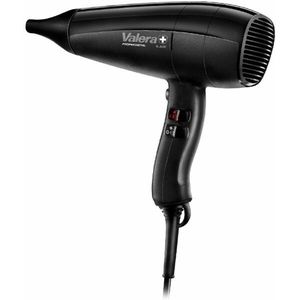 Valera droger droger voor haar SWISS licht 3200