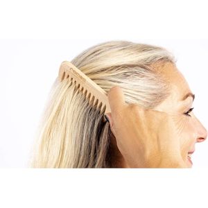 Houten kam met handvat van inheems beukenhout 22 cm met grove tanding