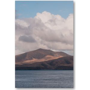 Heuvels, wolken en zee - Lanzarote - Foto op Plexiglas 40x60