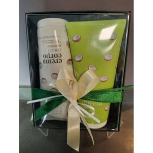geschenk set douche gel - body lotion - cocos - vegan - shea boter - voedende douche gel - natuurlijke oorsprong - kado - kerst - verjaardag