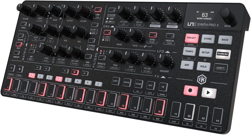 IK Multimedia UNO Synth PRO X, parafonische analoge synthesizer met dubbel filter en parafonische sequencer, geïntegreerde FxS- en CV-aansluitingen