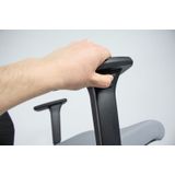 Linea Fabbrica Linea bezoekersstoel Omnia 01 zwart/grijs met 3D armleuning en aluminium voet - meerkleurig LF-3133105
