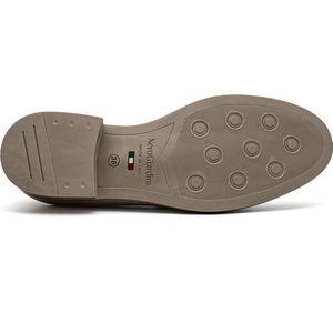 Nerogiardini - Schoenen - Beige - Leer - Klassiek Loafer Ontwerp