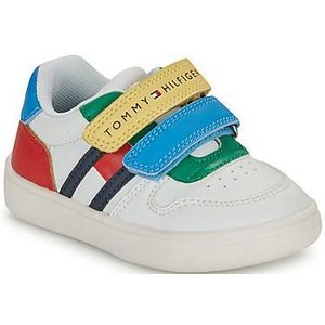 Lage sneakers Logan met klittenband TOMMY HILFIGER KIDS. Polyester materiaal. Maten 20. Wit kleur