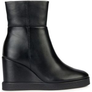 Ademende leren bottines Elidea GEOX. Leer materiaal. Maten 40. Zwart kleur